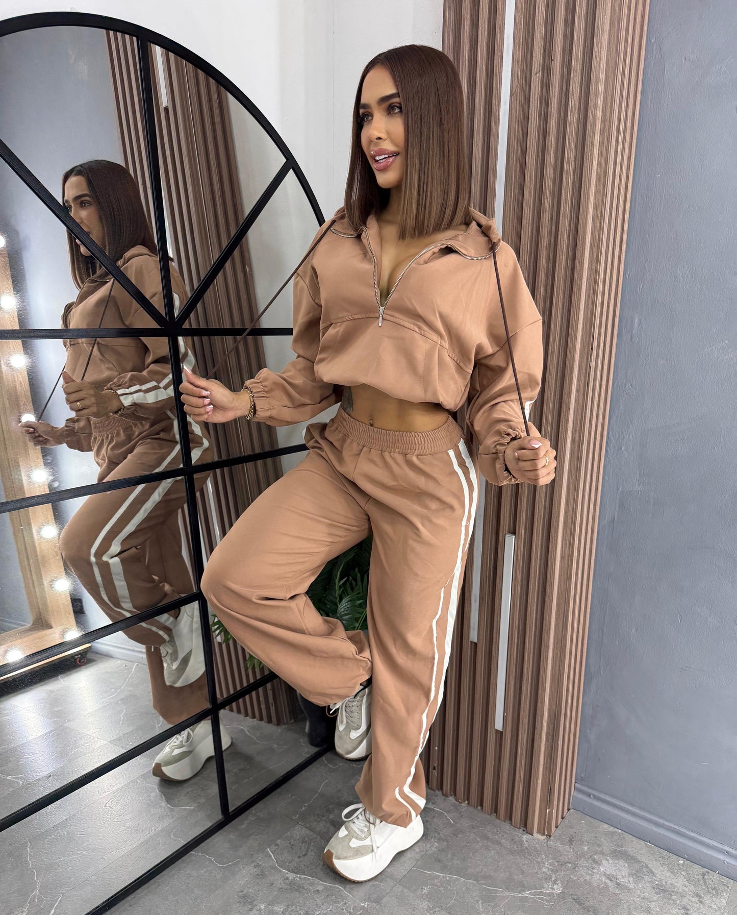 Chic Tailored Pants & Cropped Jacket Set