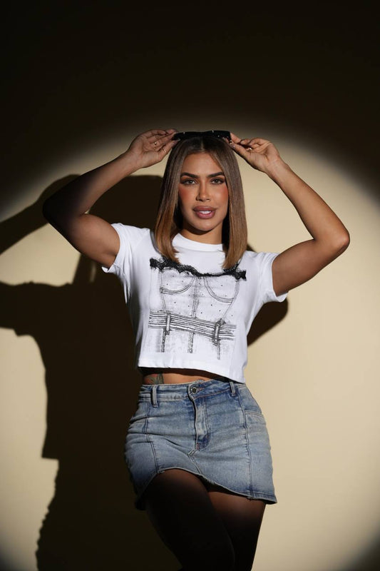 Women’s Crop Top – Modern Graphic Design