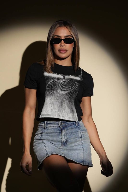 Women’s Crop Top – Modern Graphic Design